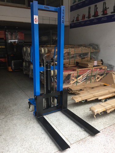 2噸工字鋼手動(dòng)堆高車(chē)